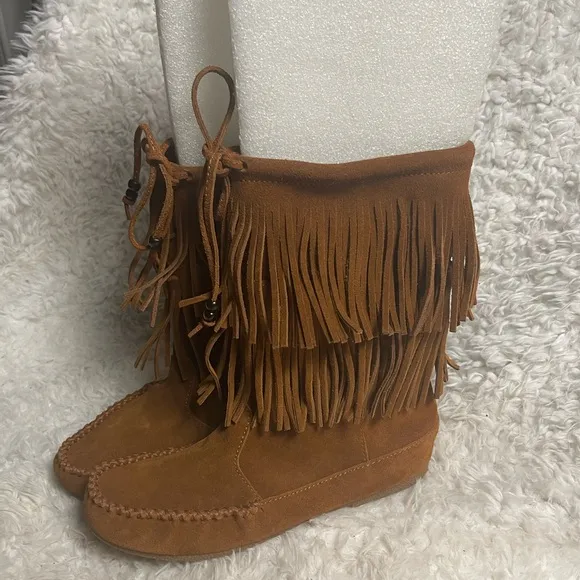 Minnetonka leather tan double Fringe Suede Moccasin Boots SZ9