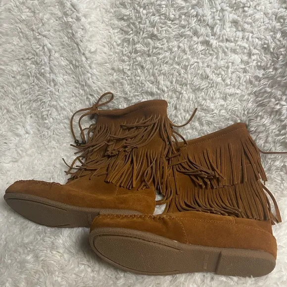 Minnetonka leather tan double Fringe Suede Moccasin Boots SZ9