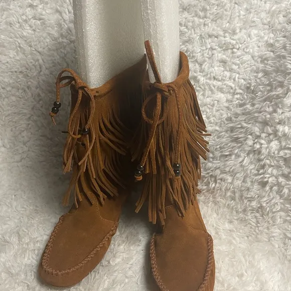 Minnetonka leather tan double Fringe Suede Moccasin Boots SZ9