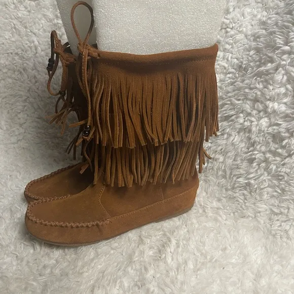 Minnetonka leather tan double Fringe Suede Moccasin Boots SZ9