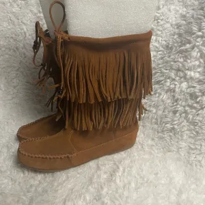 Minnetonka leather tan double Fringe Suede Moccasin Boots SZ9