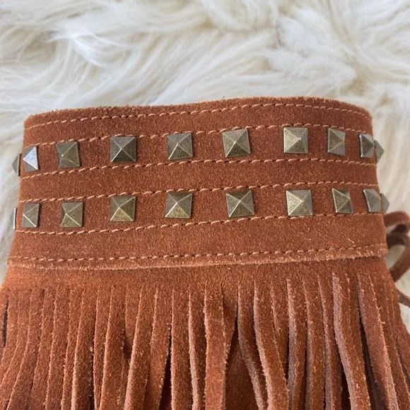 Minnetonka wedged fringe bootie in brown leather &amp; metal studs, zip-up, NWOT