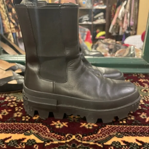 Moncler Coralyne boot, 38.5