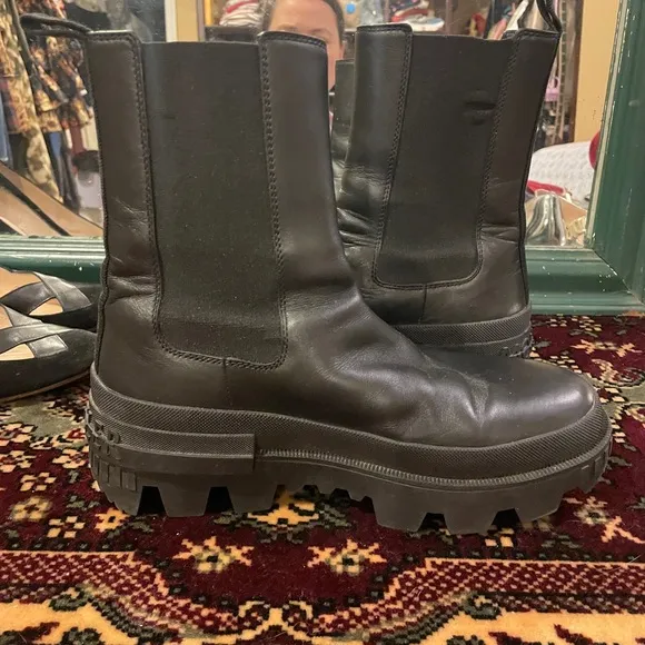 Moncler Coralyne boot, 38.5