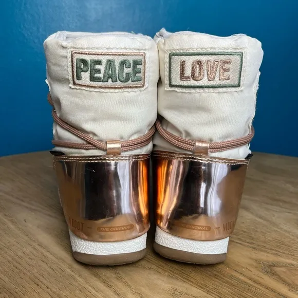 Moon Boot Peace &amp; Love WP Snow Mini Boots Waterproof White Pink Women’s Size 6