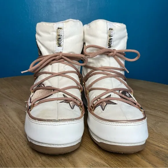 Moon Boot Peace &amp; Love WP Snow Mini Boots Waterproof White Pink Women’s Size 6