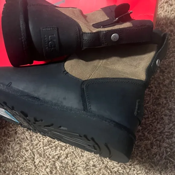 MWT UGG brown black Boots sz 3