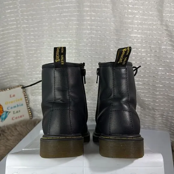 (N7) Dr. Martens br SOFTY T LACE UP LEATHER BOOTS br JUNIOR 1460, size 3 big kid