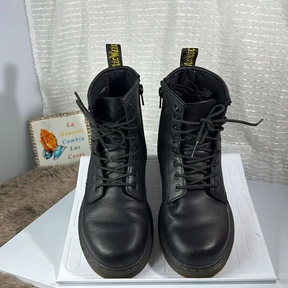 (N7) Dr. Martens br SOFTY T LACE UP LEATHER BOOTS br JUNIOR 1460, size 3 big kid