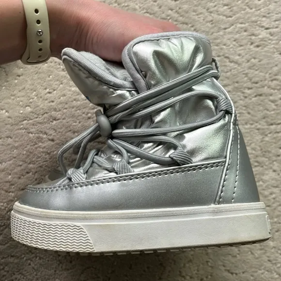 Native Toddler Girls Silver Snow Boots 7