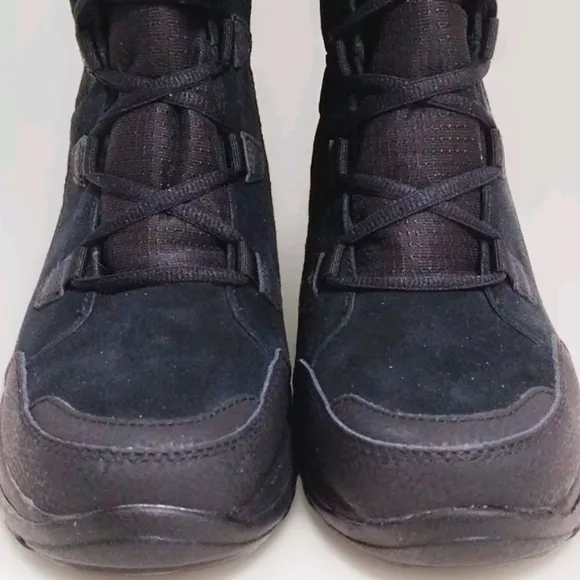 NEW Columbia Women's Lace Up Ice Maiden II Faux Fur Trim Winter Ski Boots US 9.5