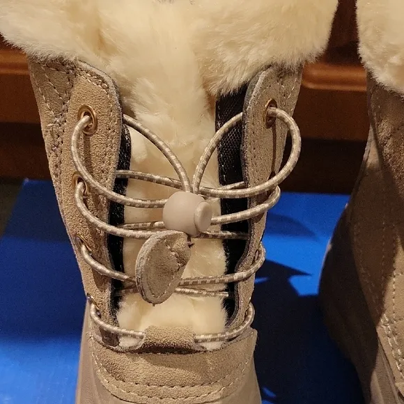 New in Box: totes Harper Mid Girls Waterproof Winter Boots