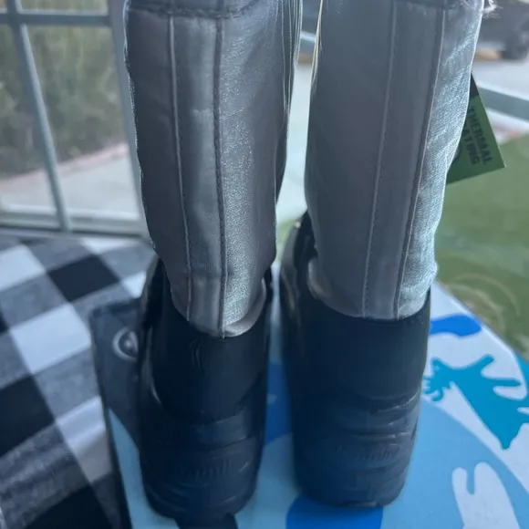 NEW KAMIK ROCKET SILVER/BLACK YOUTH WINTER BOOTS