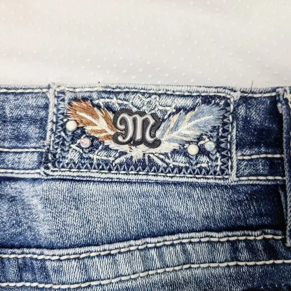 NEW Miss Me Mid-Rise Boot 26 Steer Head Feathers Embroidered Denim Jeans