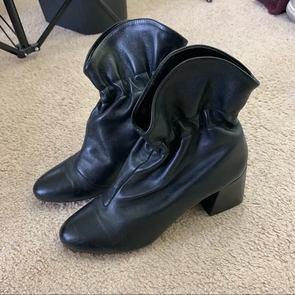 New SCHUTZ Black Leather Catarine Booties in Size 8.5 | Black Cinched Boots