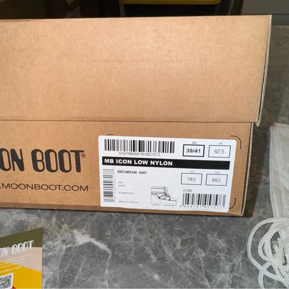 New Size 39-41 White Moon Boot Icon Low Nylon Snow Boots