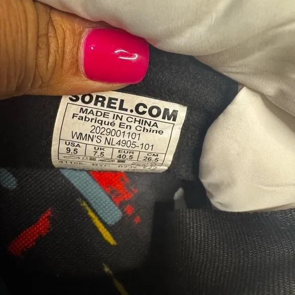 NEW Sorel Women’s Kinetic Conquest NL4905-101 Boots White/Black Size 9.5