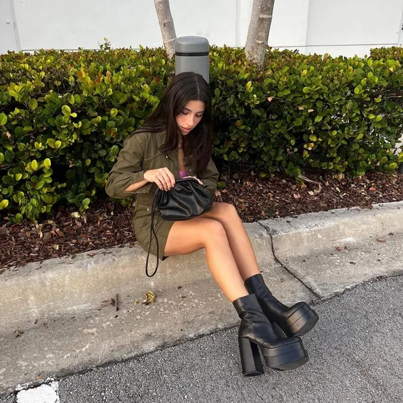 NEW Steve Madden Cobra Black Platform Stacked Heeled Boots