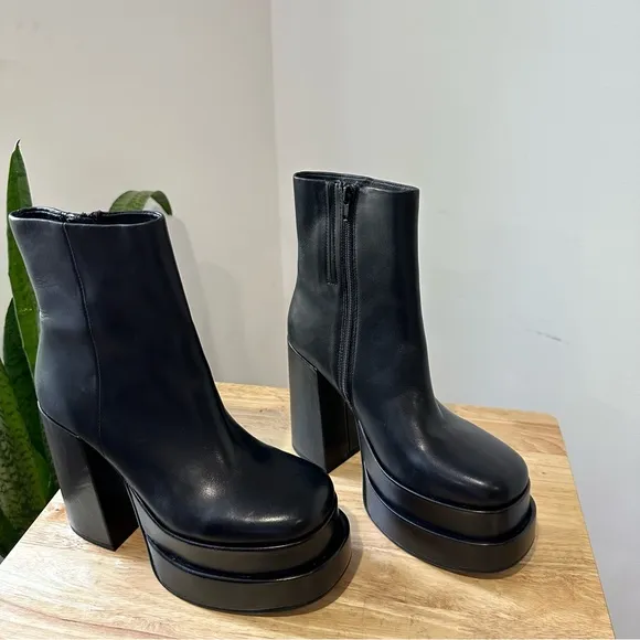 NEW Steve Madden Cobra Black Platform Stacked Heeled Boots