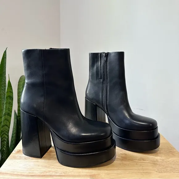 NEW Steve Madden Cobra Black Platform Stacked Heeled Boots