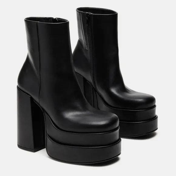 NEW Steve Madden Cobra Black Platform Stacked Heeled Boots