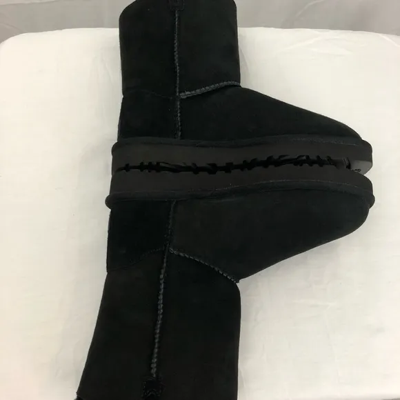 NEW! UGG Lilou Black Charm Shortie Winter Boot 5