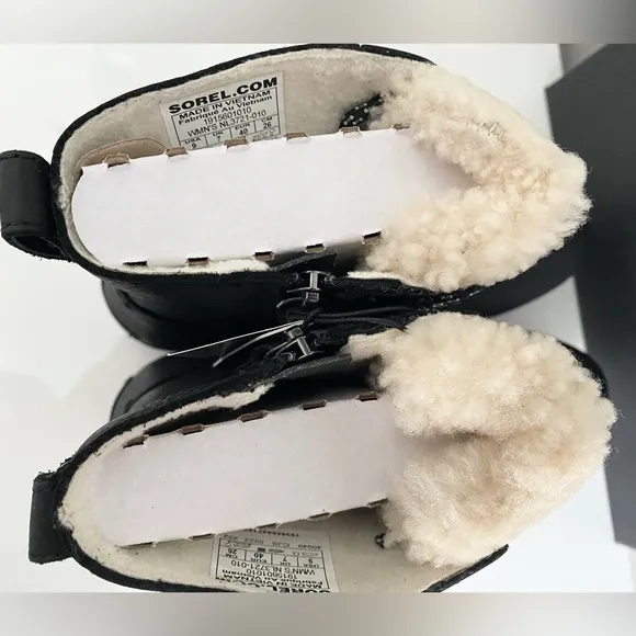 NEW W BOX Sorel Emelie Shearling Short Lace Up Cozy Black White Boots Shoes Sz 9