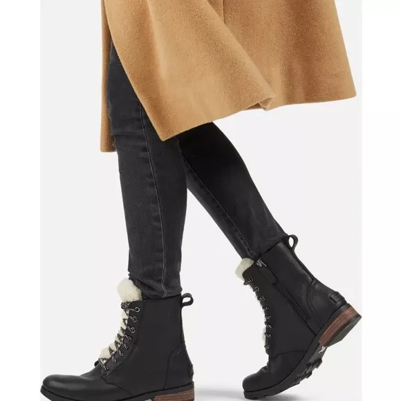 NEW W BOX Sorel Emelie Shearling Short Lace Up Cozy Black White Boots Shoes Sz 9
