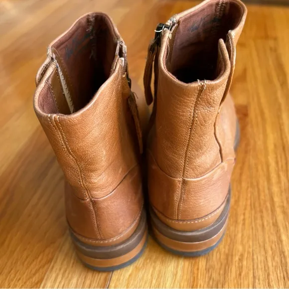 NEW Women’s Tan Leather Ankle Boots Franco Sarto Size 8.5