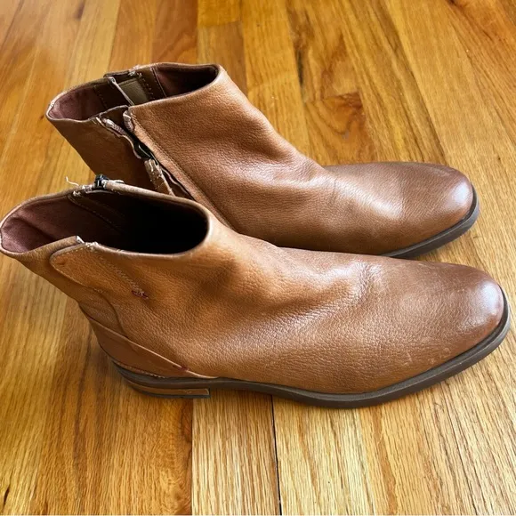NEW Women’s Tan Leather Ankle Boots Franco Sarto Size 8.5