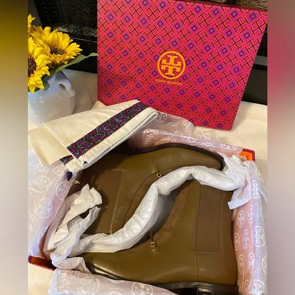 ✨NEW✨TORY BURCH EQUESTRIAN LINK CHELSEA BOOTS