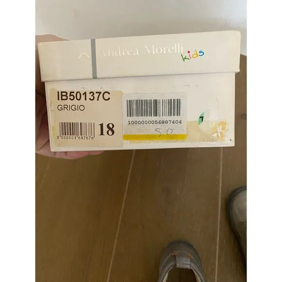NIB Andrea Morelli kids size 18, gray patent leather boots