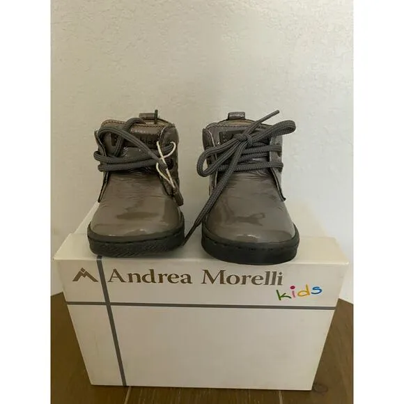 NIB Andrea Morelli kids size 18, gray patent leather boots