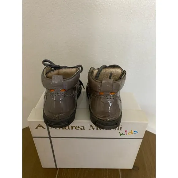 NIB Andrea Morelli kids size 18, gray patent leather boots