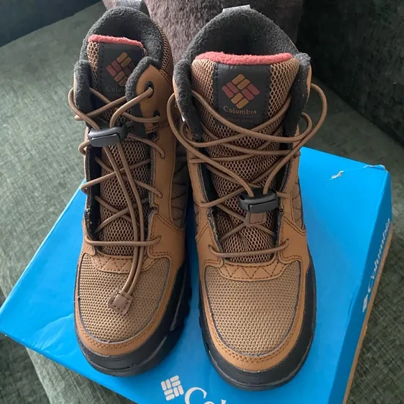 NIB boys size 1 boots winter
