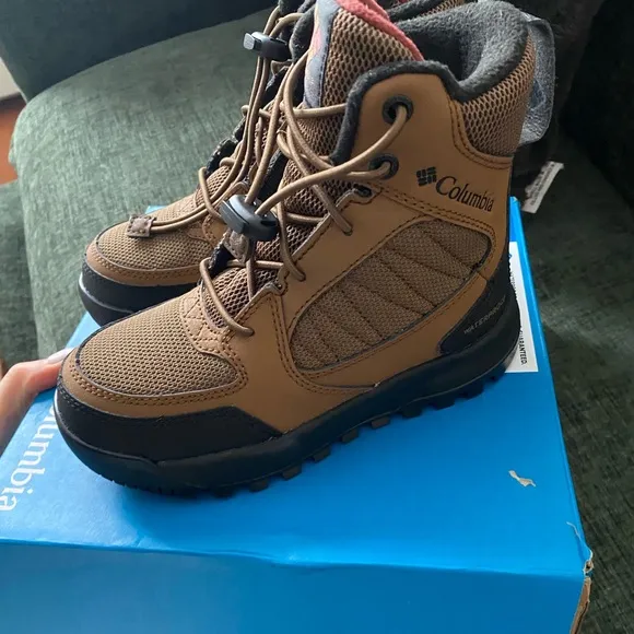 NIB boys size 1 boots winter