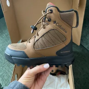 NIB boys size 1 boots winter