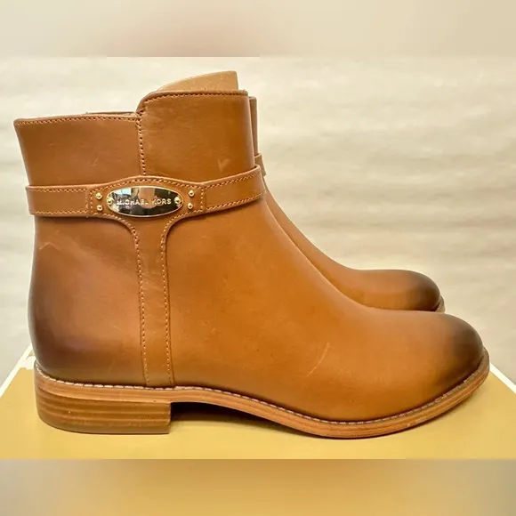 NIB MICHAEL Michael Kors Finley Luggage Flat Bootie Ankle Boots 8.5