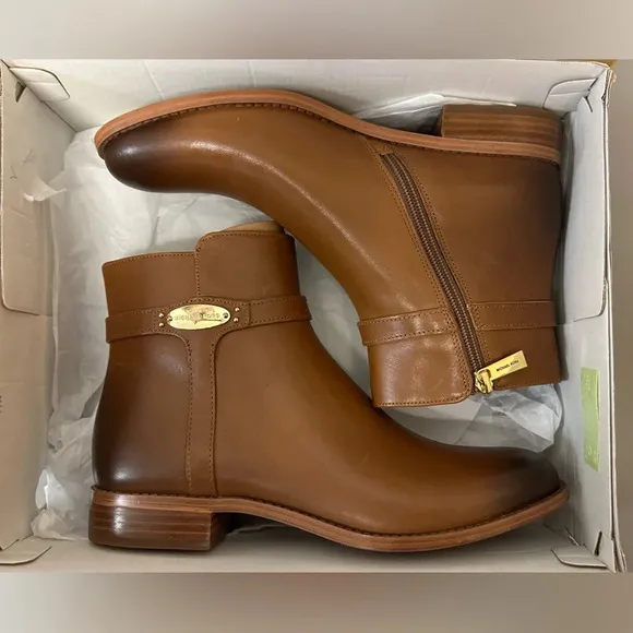 NIB MICHAEL Michael Kors Finley Luggage Flat Bootie Ankle Boots 8.5