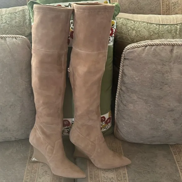 NIB Natori Above the Knee Suede Boots with back zipper and 4” heels.