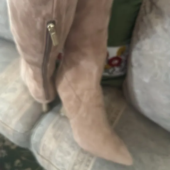NIB Natori Above the Knee Suede Boots with back zipper and 4” heels.