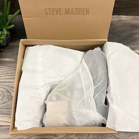 NIB Steve Madden Aniko Faux Fur Lace Up Winter Combat Boots Chestnut Suede