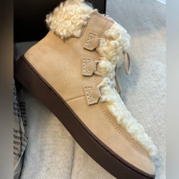 NIB Vionic Orthopedic Neutral Fuzzy Sherpa Boots