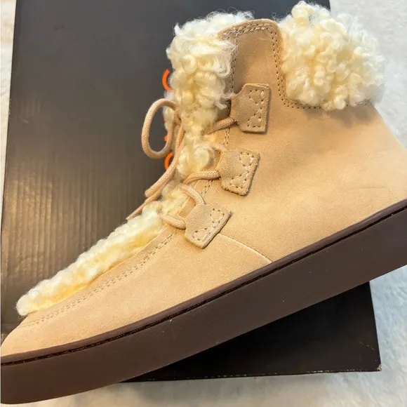 NIB Vionic Orthopedic Neutral Fuzzy Sherpa Boots
