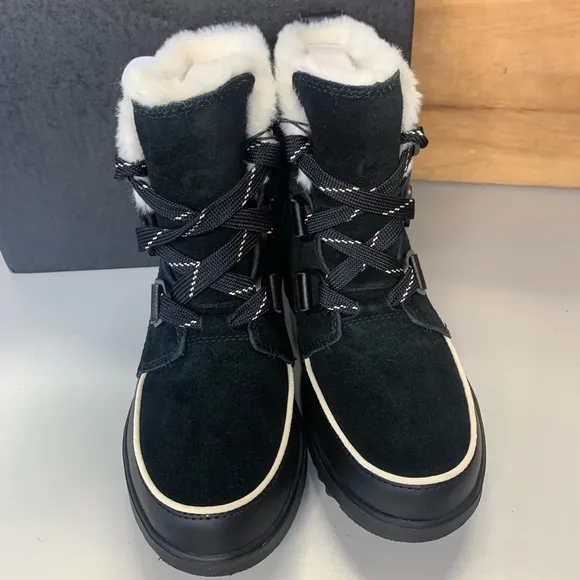NIB Women’s Sorel Tivoli IV WP Black Snow Boots Insulated Waterproof