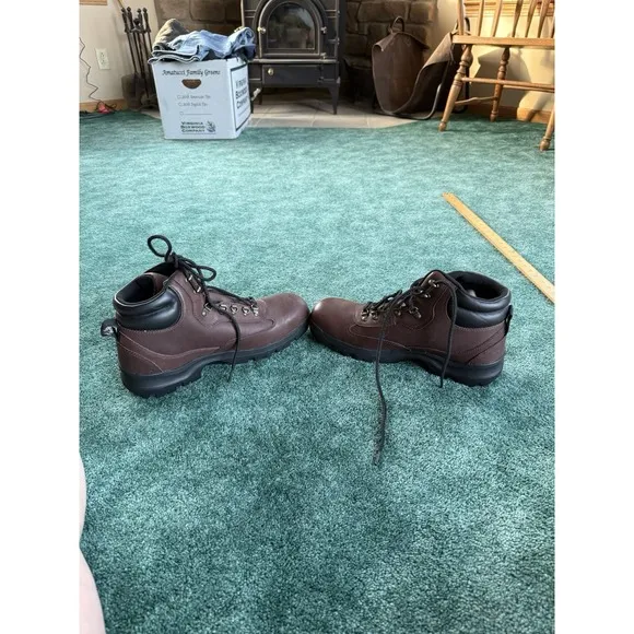 Nike ACG  Boots Size 13 Hiking Outdoors Brand New