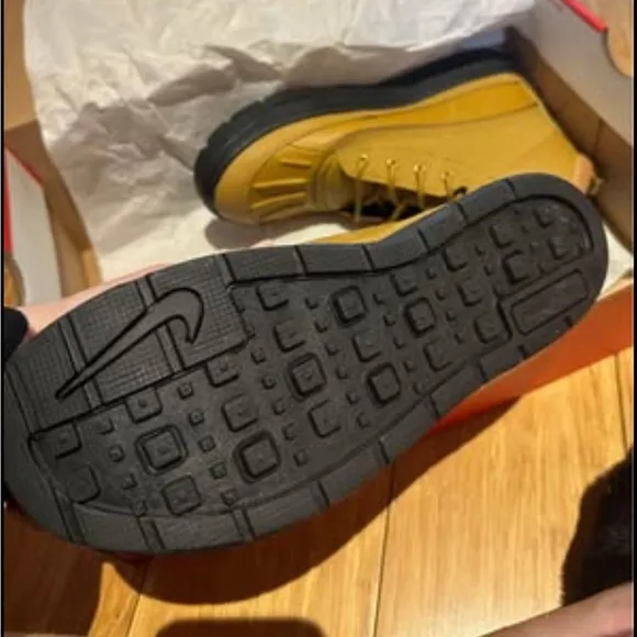 Nike ACG Woodside Hiking Boots Size 6.5Y