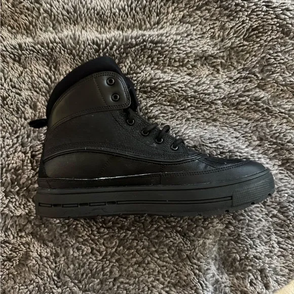 NIKE Big Kids ACG Woodside 2 High Hiking Boots