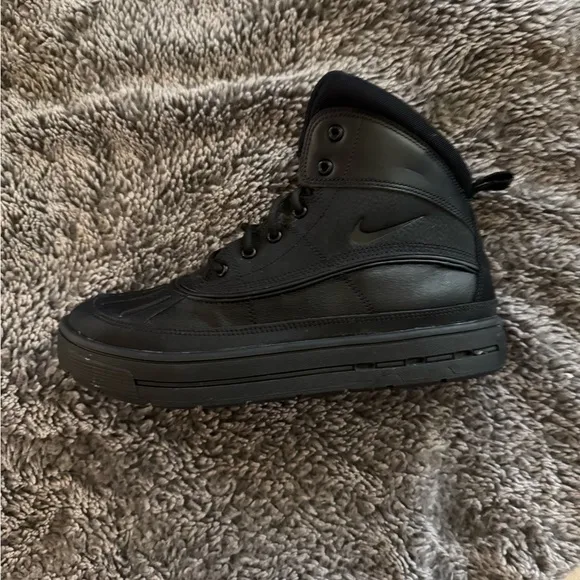 NIKE Big Kids ACG Woodside 2 High Hiking Boots