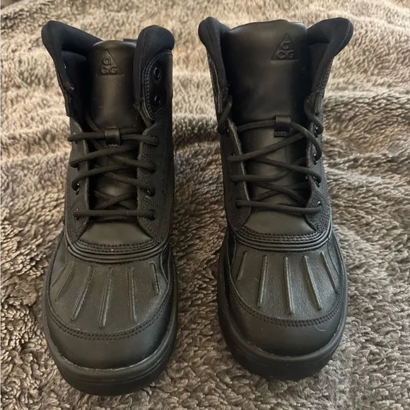 NIKE Big Kids ACG Woodside 2 High Hiking Boots